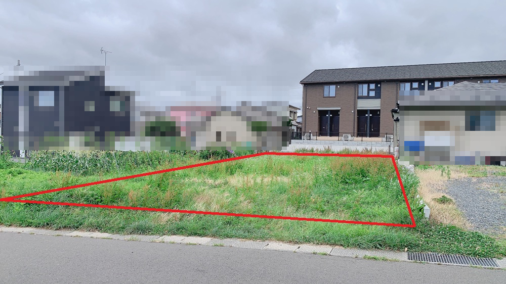【商談中】☆青潮小学区☆前面道路から校庭が見えます。閑静な住宅地に位置する、建築条件なしの整形地です。