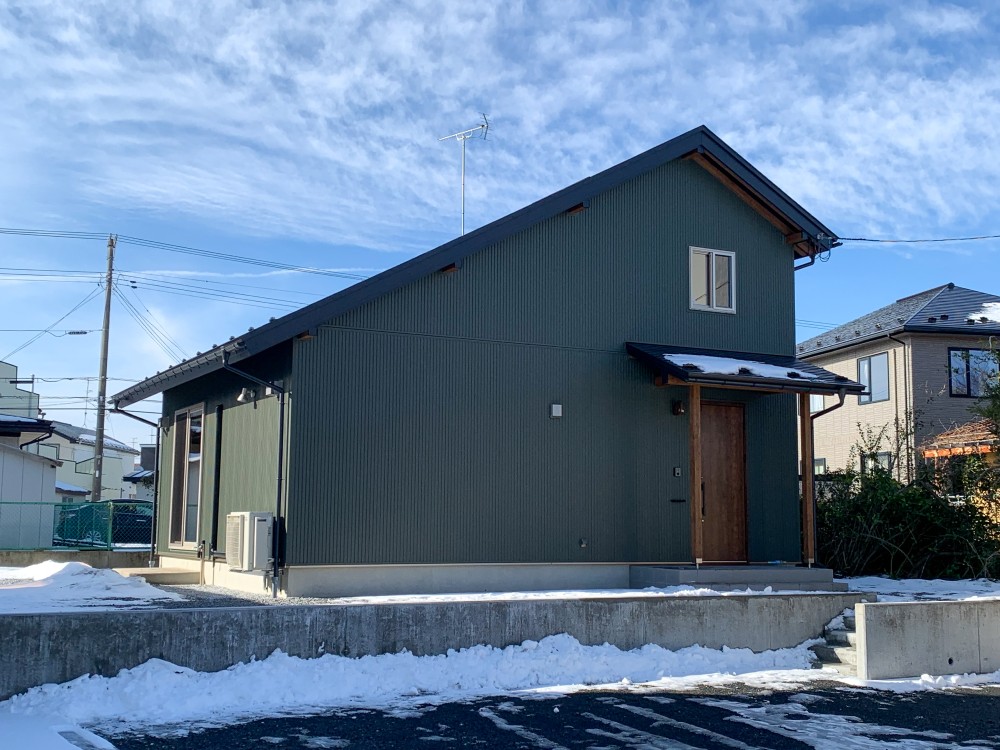 ☆新築物件☆令和6年12月完成 木の香りに包まれた居心地のよい住宅です！目の前に公園があり、静かな住宅地です。